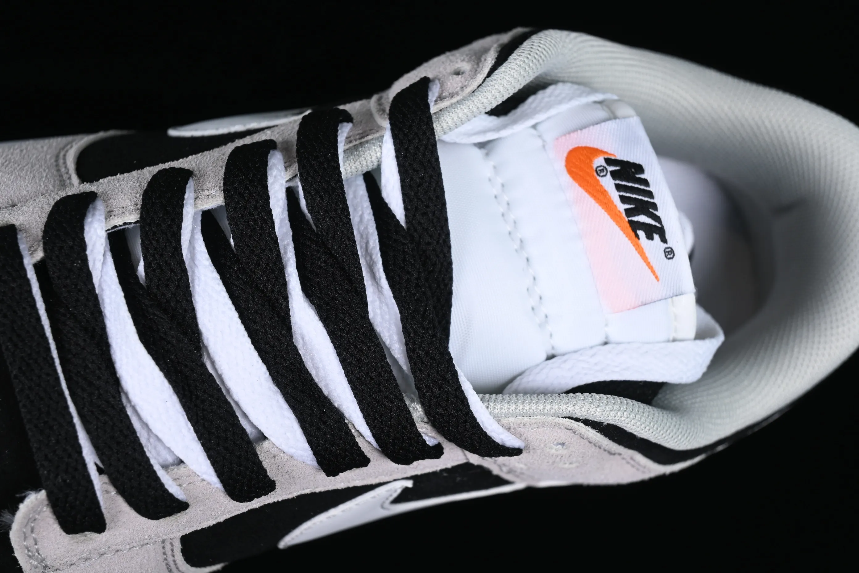 All Categories Nk SB Dunk Series Nk SB Dunk Low Low-top sneakers Cost-effective version Nk Dunk Low Black dust color SB smashed backboard fashion casual sneakers DO9776-001